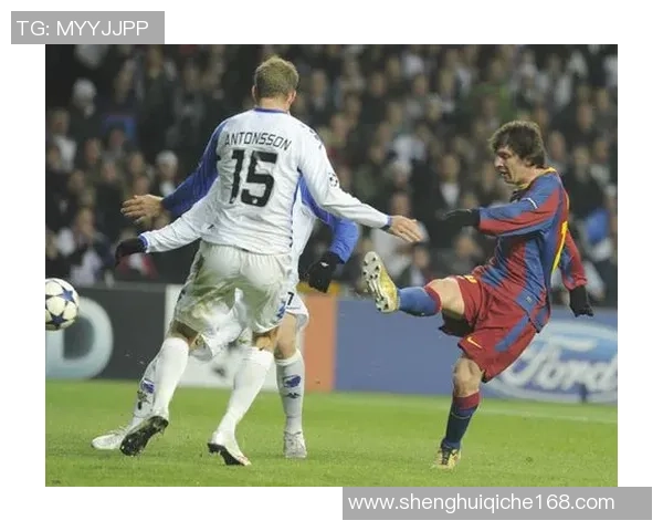 探讨足球明星中哪些球员以右脚射门技艺闻名于世 探讨足球明星中哪些球员以右脚射门技艺闻名于世